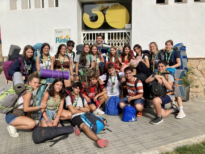 Pioneros Duwamish en su empresa de limpieza de playas en Lloret de Mar