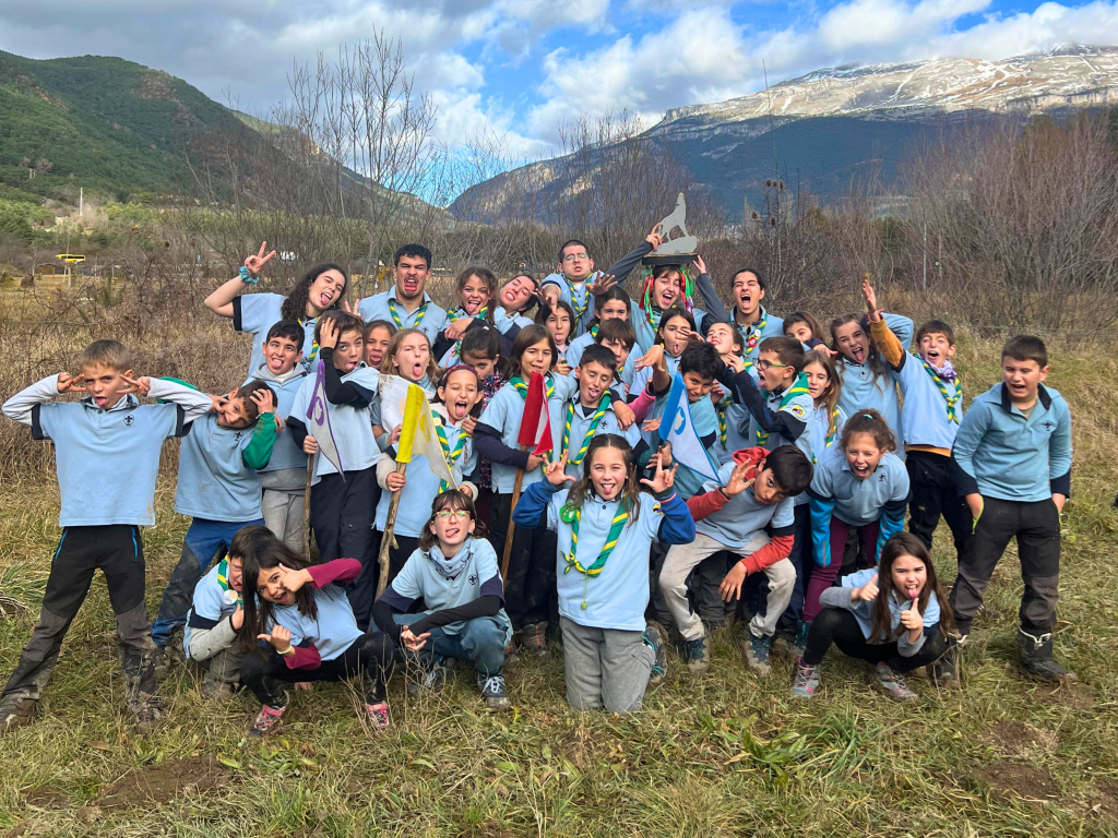 La Manada Flor Roja en el Campamento de Navidad 2023