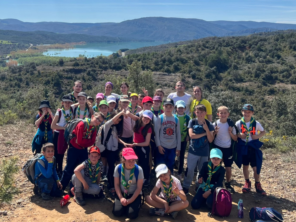 Manada Flor Roja de excursión en el Campamento de Semana Santa en Graus
