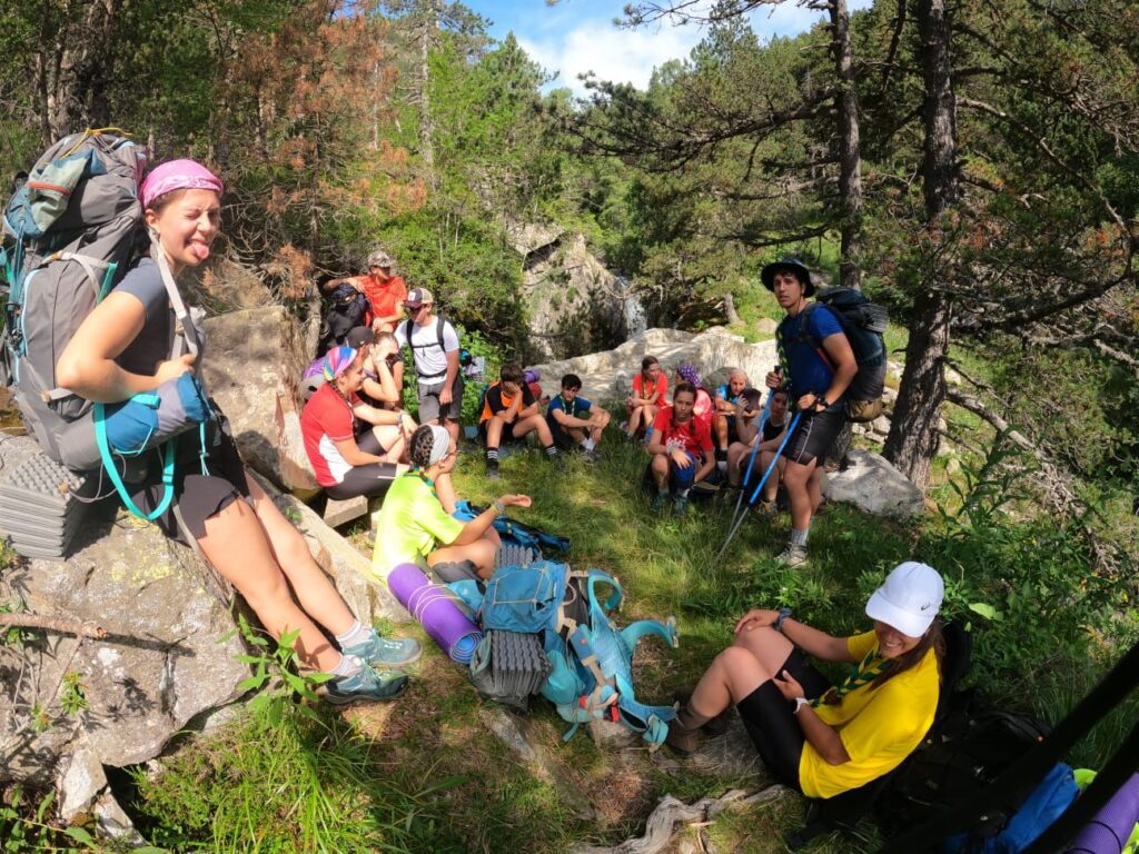 La Unidad Duwamish descansando en la travesía del Campamento de Verano